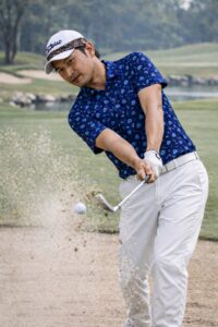 baju golf pria stylish di lapangan golfProtection fabric